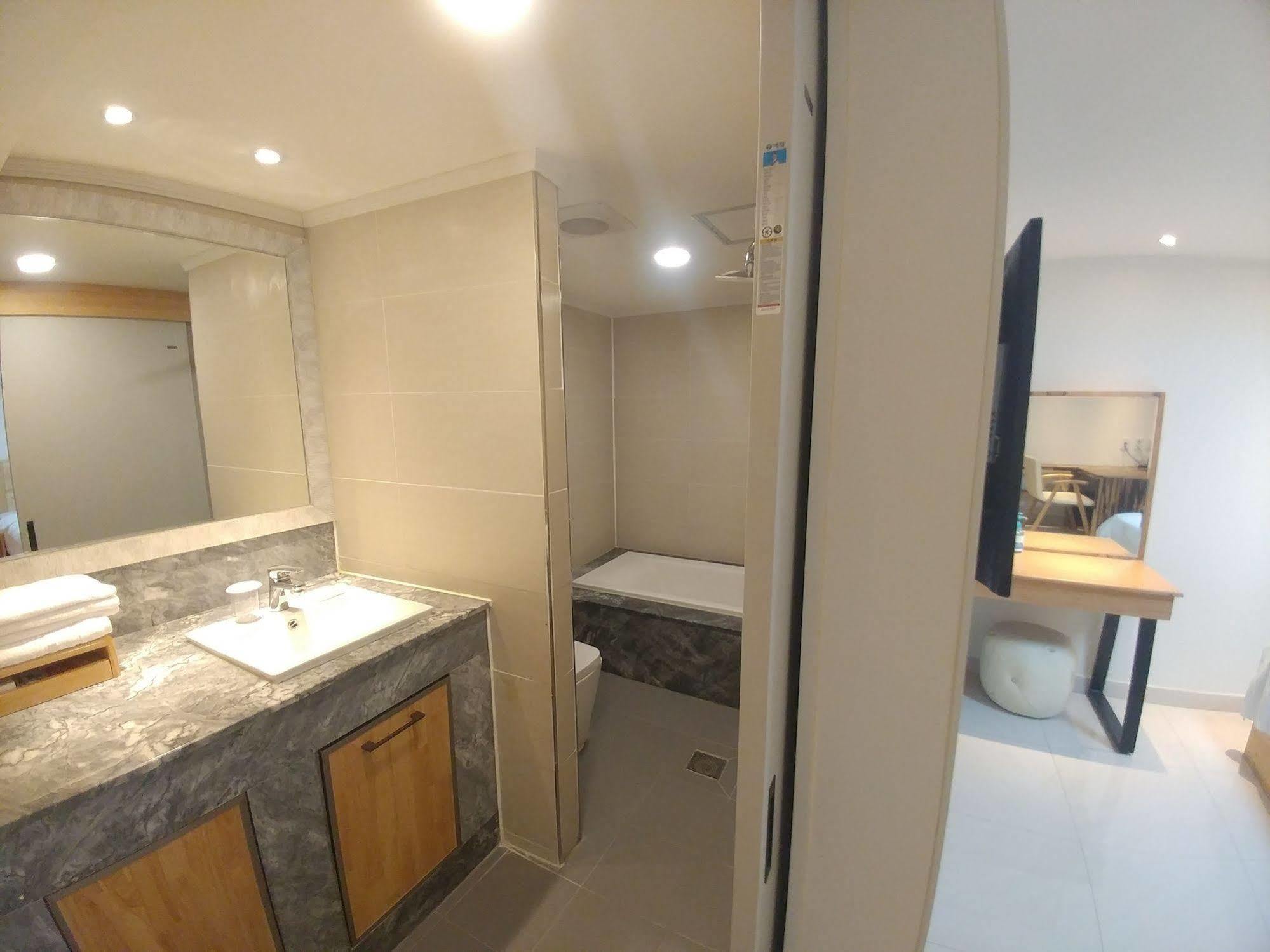 I.Y Hotel Suwon Extérieur photo