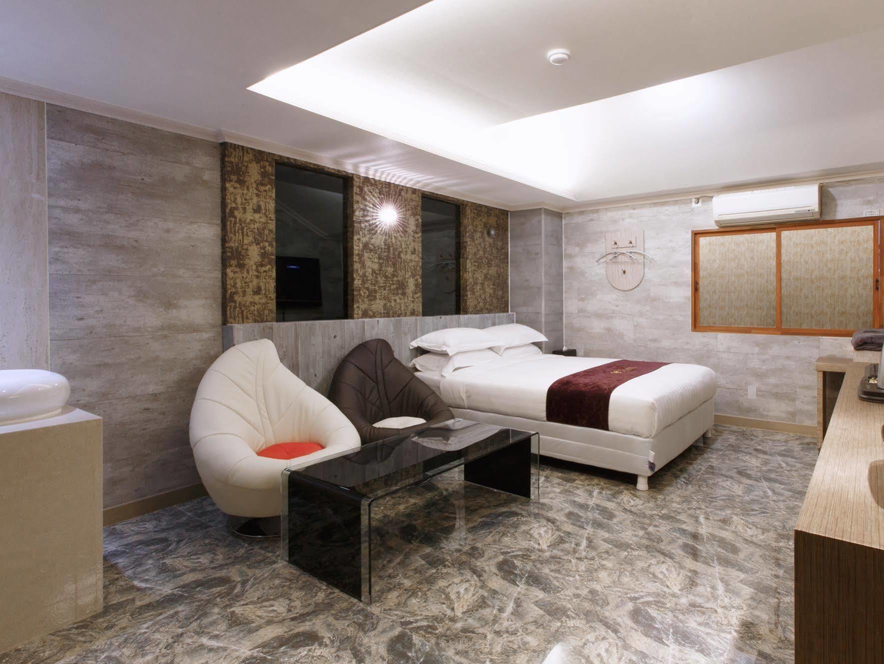I.Y Hotel Suwon Extérieur photo
